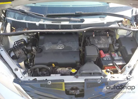 2012 Toyota Sienna Le V6 8 Passenger z USA, uszkodzony, nr VIN 5TDKK3DC2CS258692